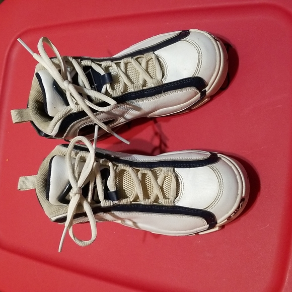 Fila unisex size 3 grant hill 2 sneakers white, navy and red